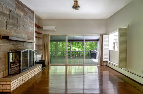 Mid-Century Modern in Colts Neck