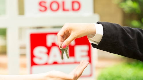 N.J. real estate market sold sign housing keys