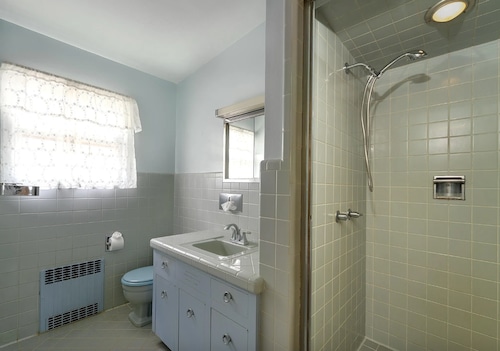 Mid-Century Modern in Colts Neck